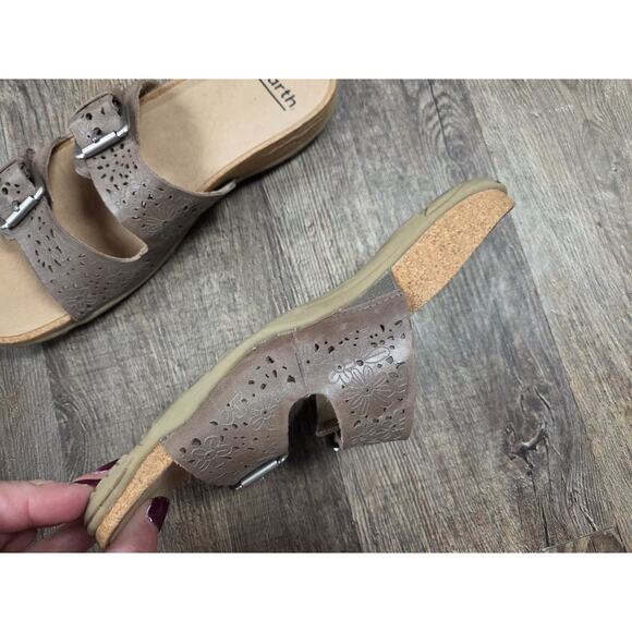 Earth Perforated Leather Slide Sandals Sand Antigua Warm Taupe Shoes Size 8.5 - Picture 3 of 9